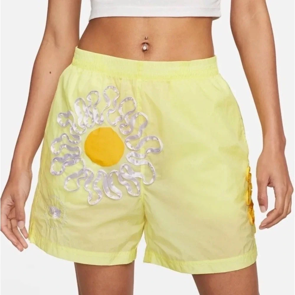 Nike Sportswear Project Uphoria Yellow Daisy Women's Woven Shorts‎ XS